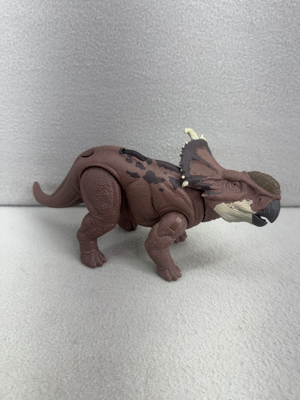 Mattel Jurassic World Wild Roar Pachyrhinosaurus HTK72 Dinosaur Figure
